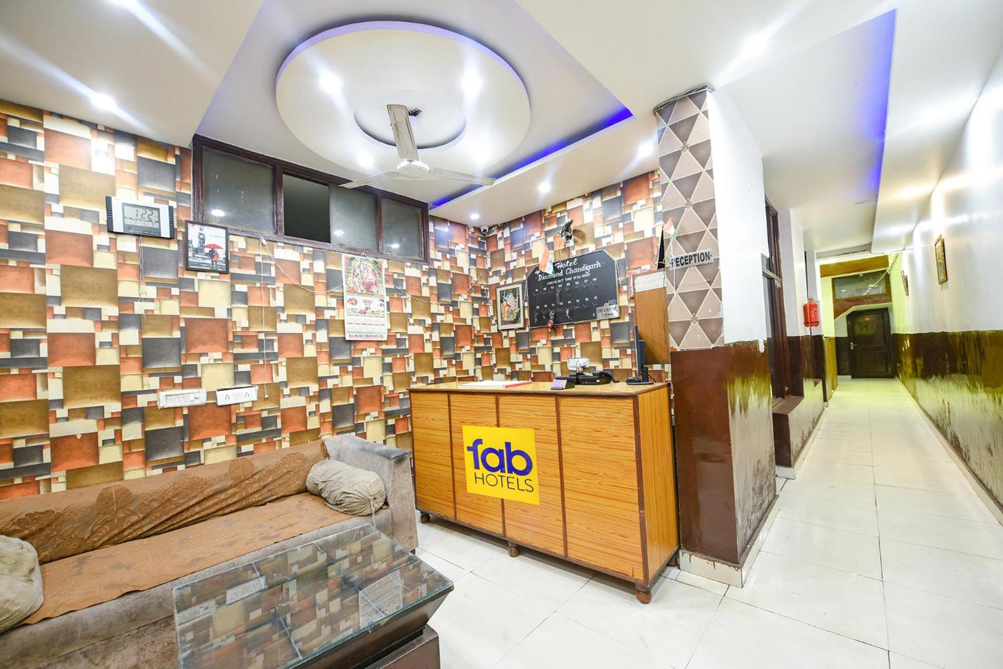 Fabexpress Diamond Sec 45 Hotel Chandigarh Luaran gambar