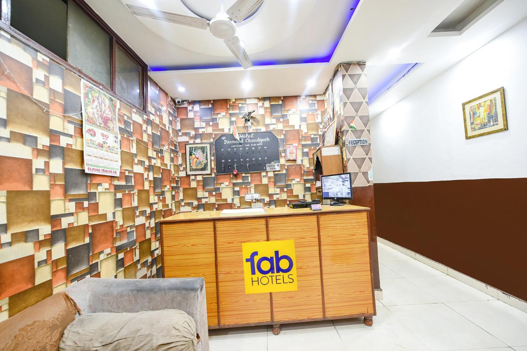 Fabexpress Diamond Sec 45 Hotel Chandigarh Luaran gambar
